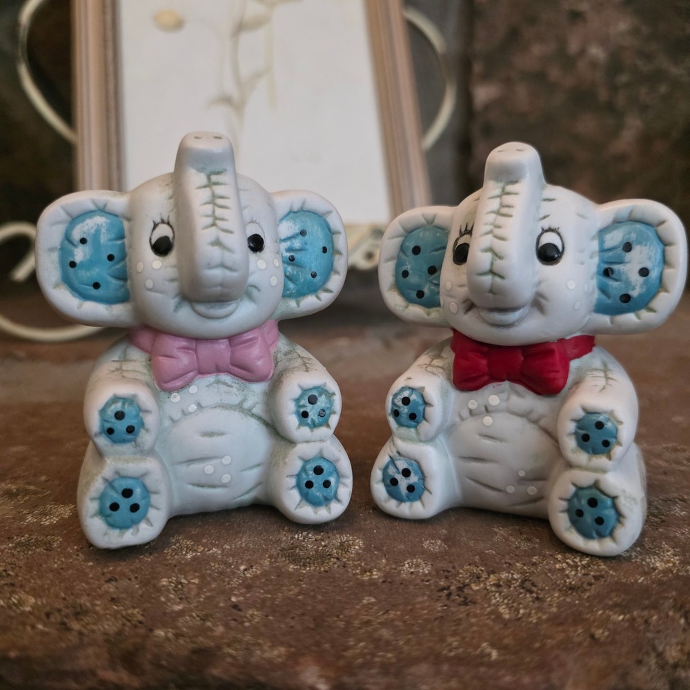 Vintage Elephant Salt and Pepper Shakers Ceramic Grandmacore quilt cottagecore